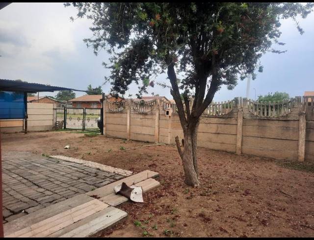 2 BEDROOM HOUSE FOR SALE IN LEEUHOF